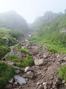 日光白根山　山頂直下の急登　ここを登り切れれば。