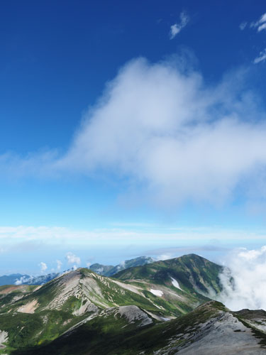 白馬岳登山　朝日岳方面の景色