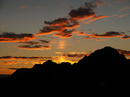 北アルプス　蝶ヶ岳の夕暮れ