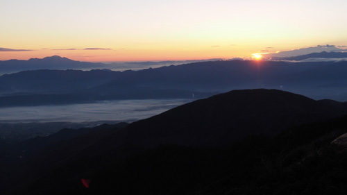 蝶ヶ岳ヒュッテから見る雲海と日の出