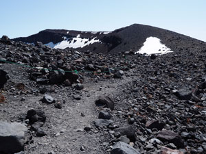 浅間山・前掛山山頂が見えてきた