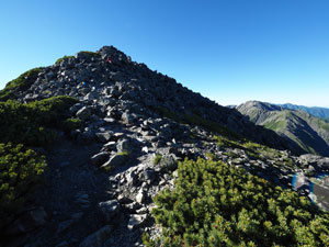 まもなく北岳山頂