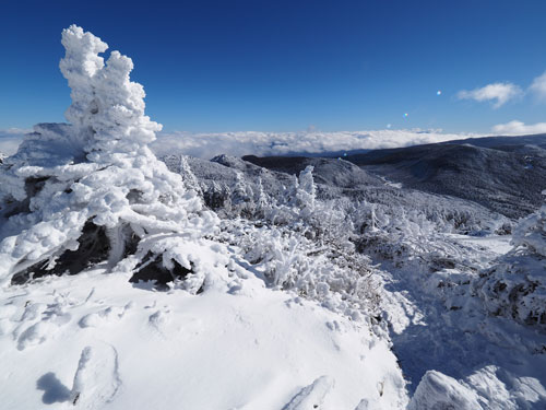 冬の八ヶ岳連峰・登山　山頂の雪景色