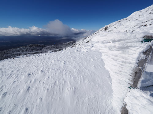 北横岳山頂付近　風の強さを物語るエビの尻尾　美しい冬お造形