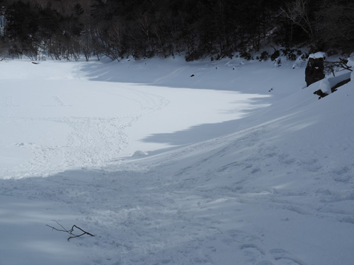 奥日光の切込湖　刈込湖とおなじように雪原状態