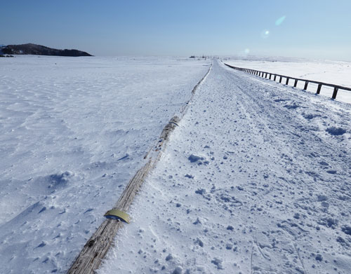 美ヶ原　美しの塔付近の積雪　柵が埋まっている