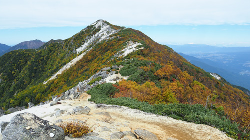 鳳凰三山　紅葉に包まれた観音岳