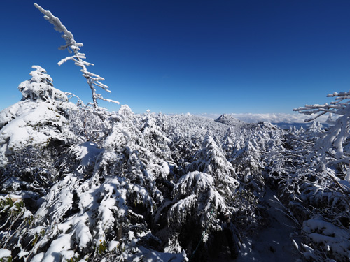 北横岳登山　ヒュッテ手前から冬の景色