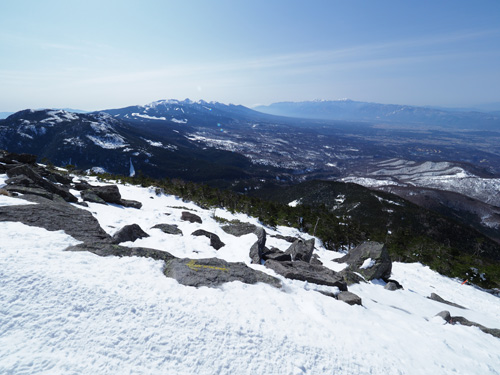 まもなく蓼科山山頂　八ヶ岳、南アルプスの眺め